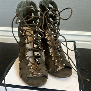 NEW - ALDO -Size 6.5 Olive Green 3” Heel